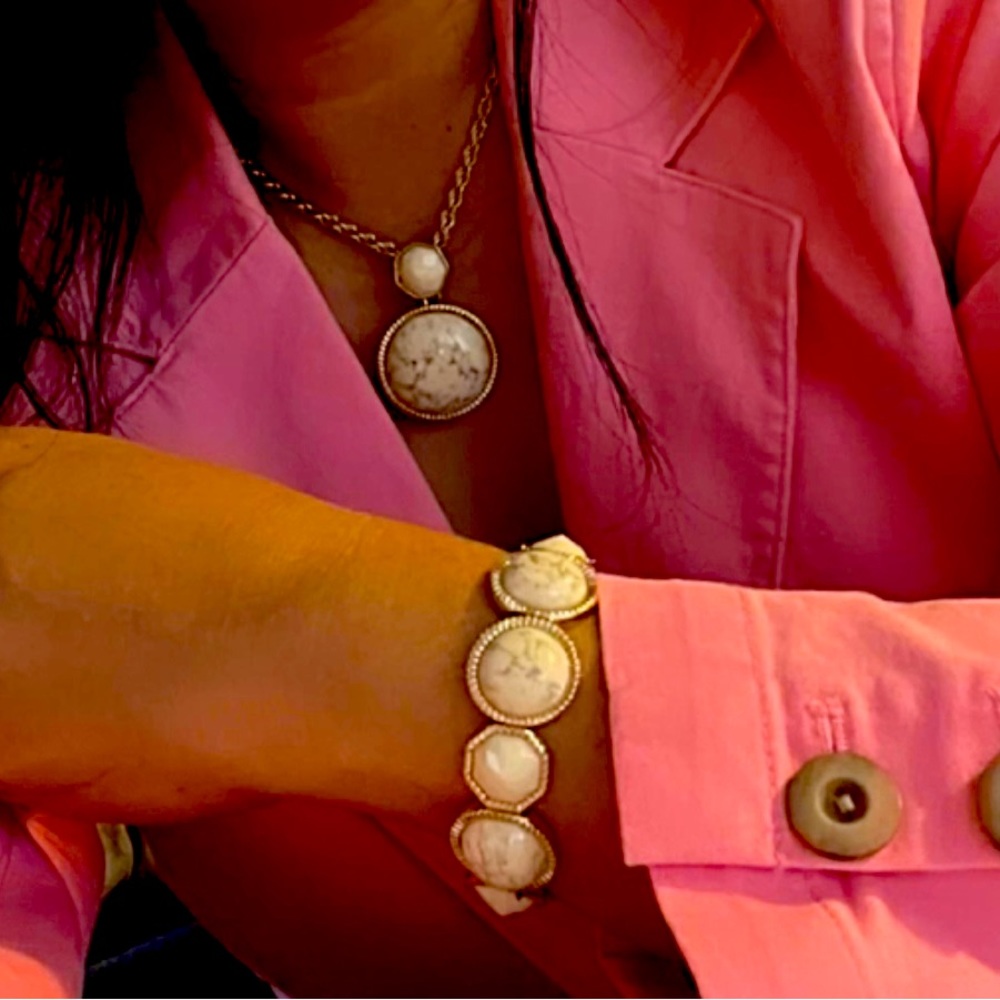 Vintage | Monet jewelry necklace & Bracelet in gold tone